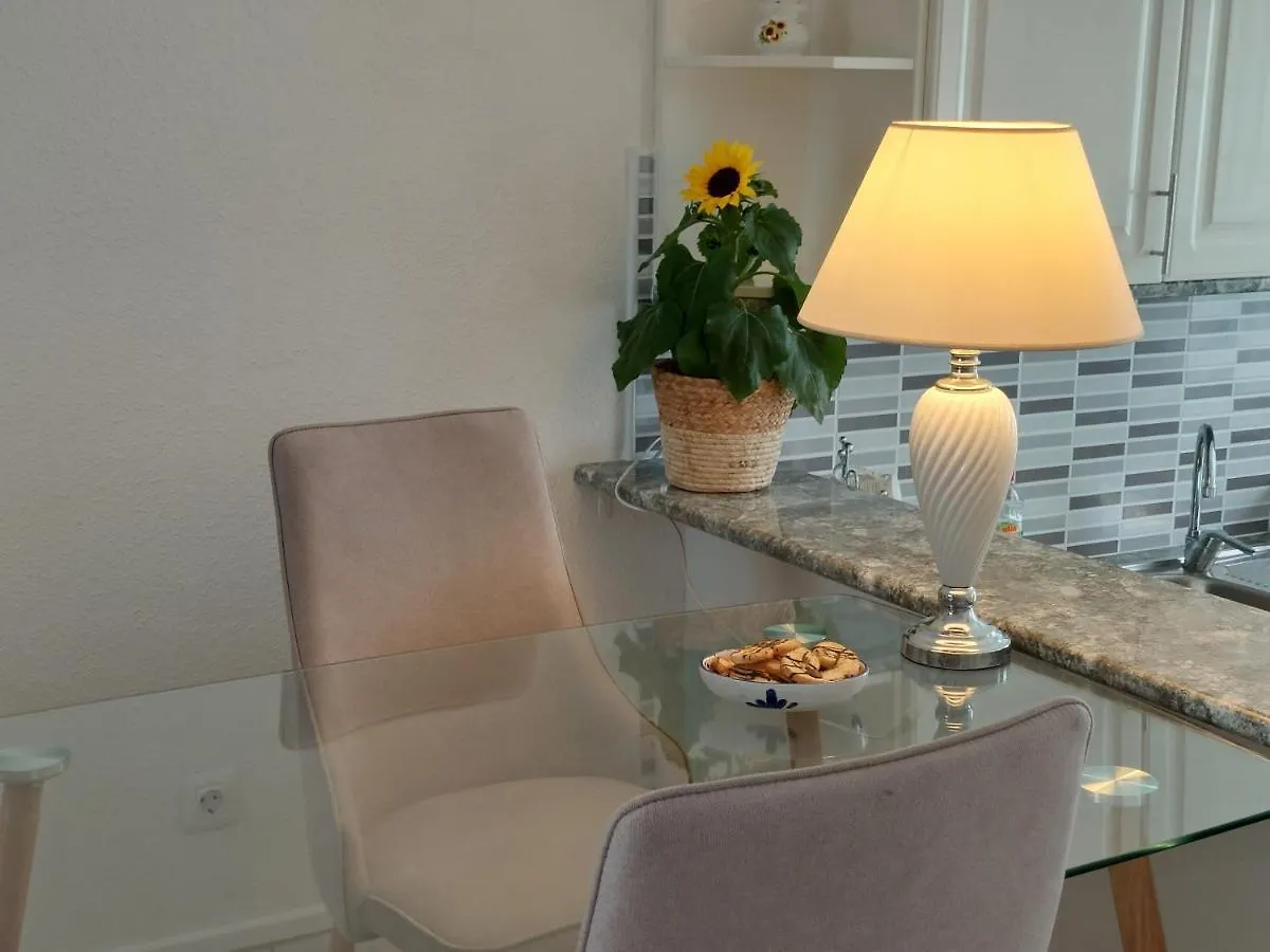 Jacuzzi House Sunflower Коста-дель-Силенцио