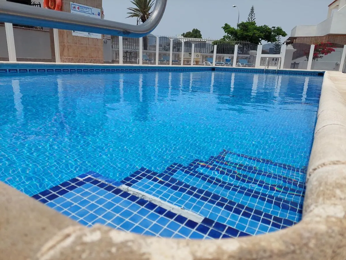 Дом отдыха Jacuzzi House Sunflower Коста-дель-Силенцио